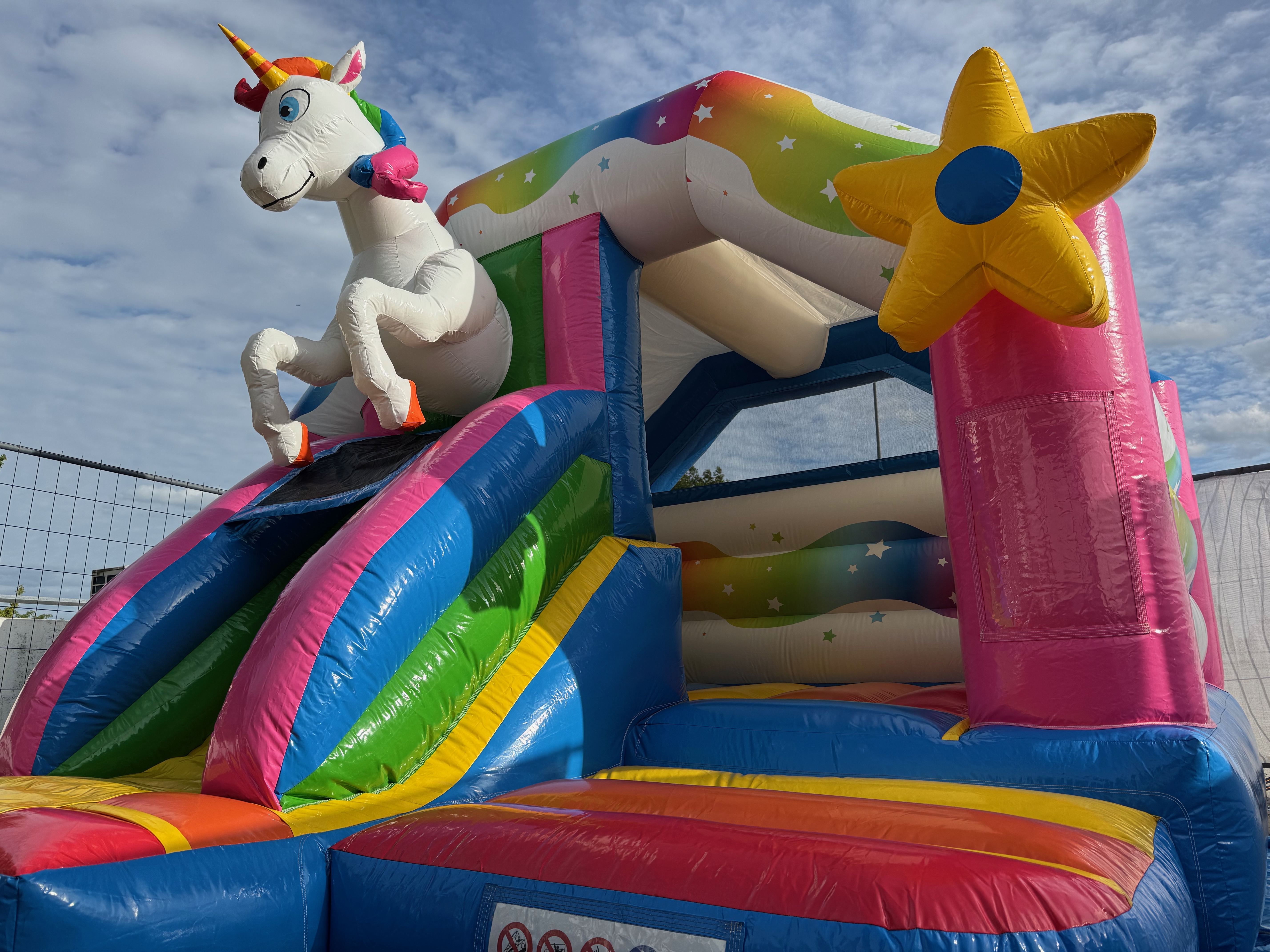 Einhorn Hüpfburg Bild 3